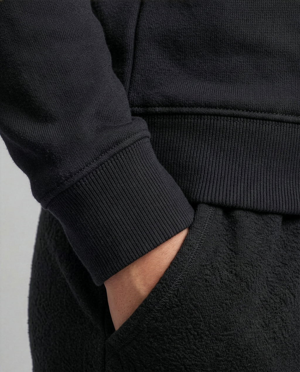 SIGNATURE Sweatshirt – Noor Black