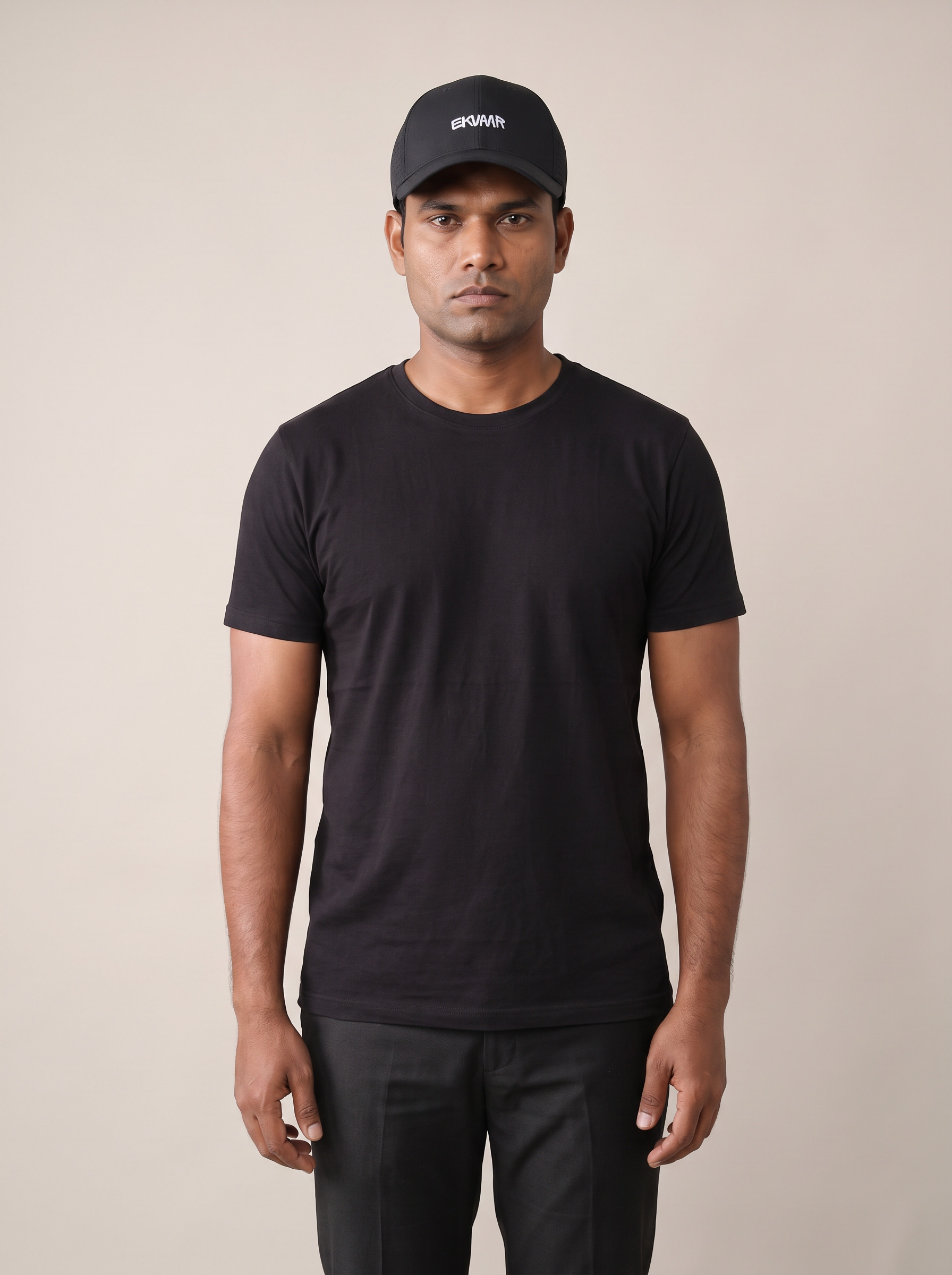 Active Cap in Noor Black worn by a model, choosing the Active Cap or Signature Cap