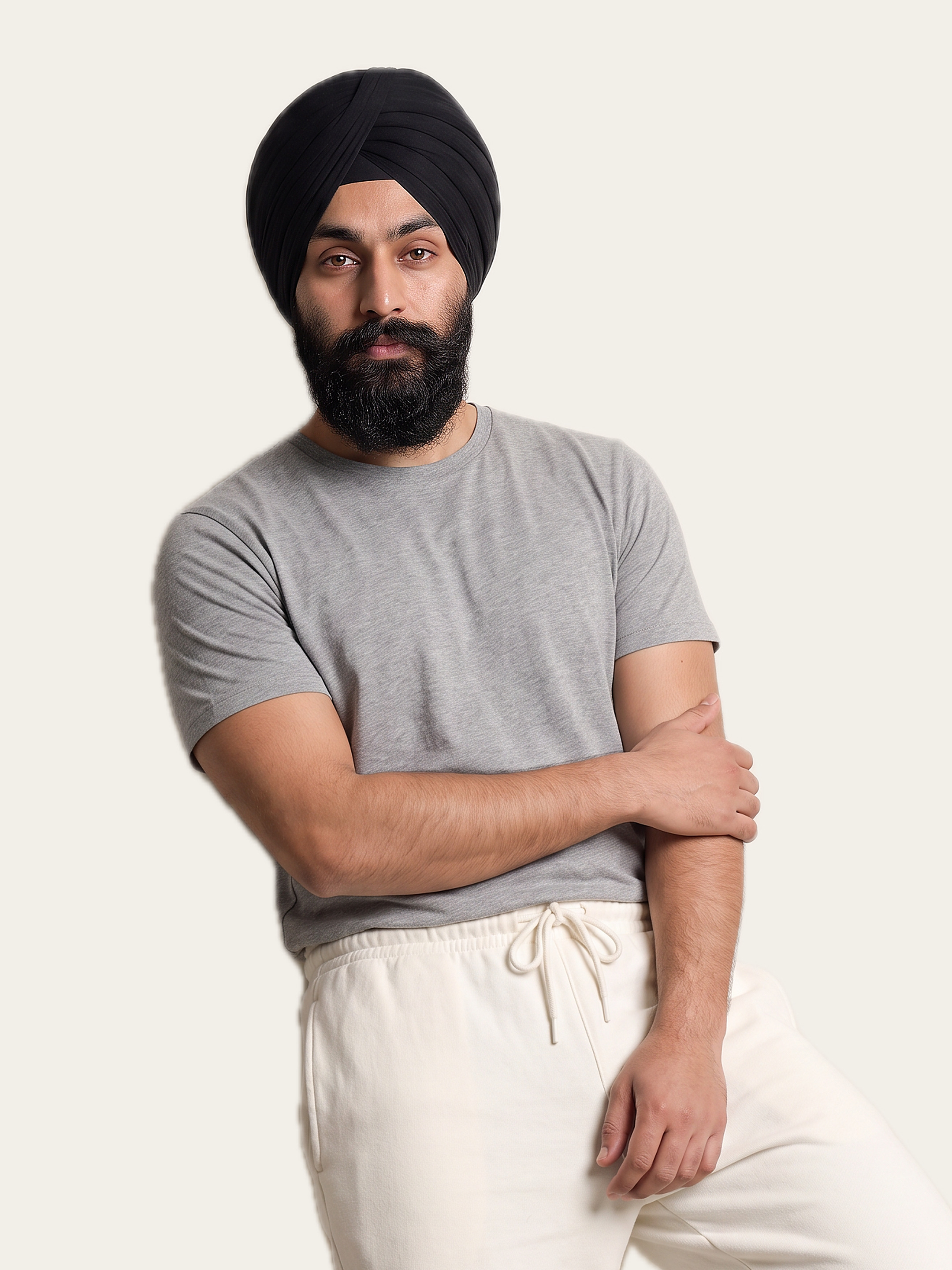EASE sweatpants in Rui White, worn with a grey tee