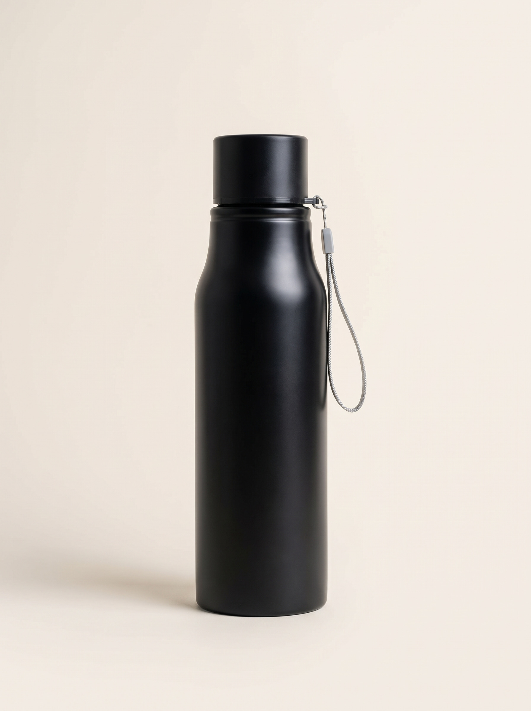 Hydra Bottle in matte Noor Black, back view