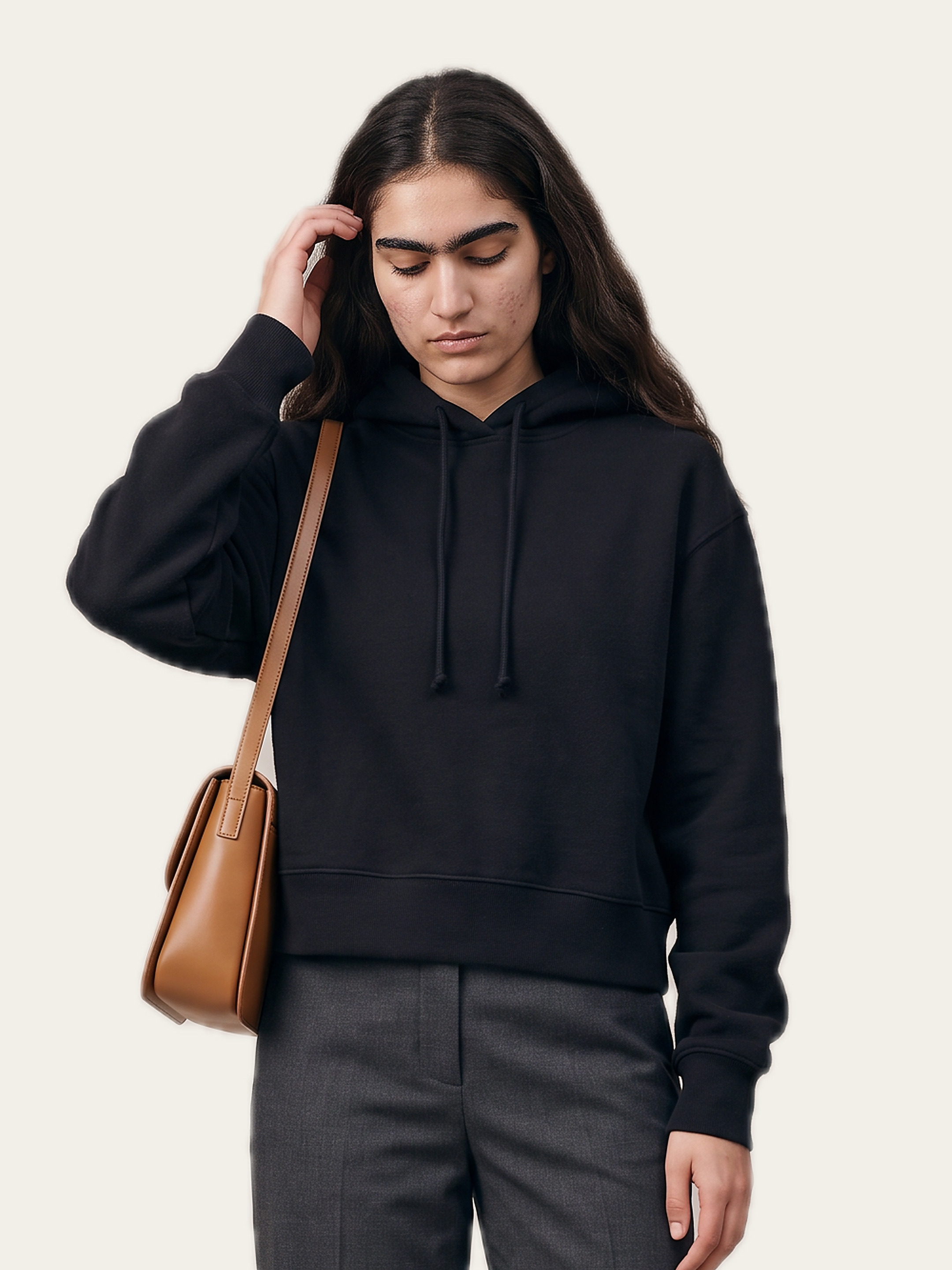 ORIGINAL cropped hoodie in Noor Black with grey trousers and a shoulder bag